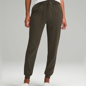 Lululemon stretch high-rise jogger full length Women’s size 2, color olive